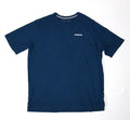 Donkerblauw Patagonia T-shirt achterkant met kleurrijke bergprint en logo
