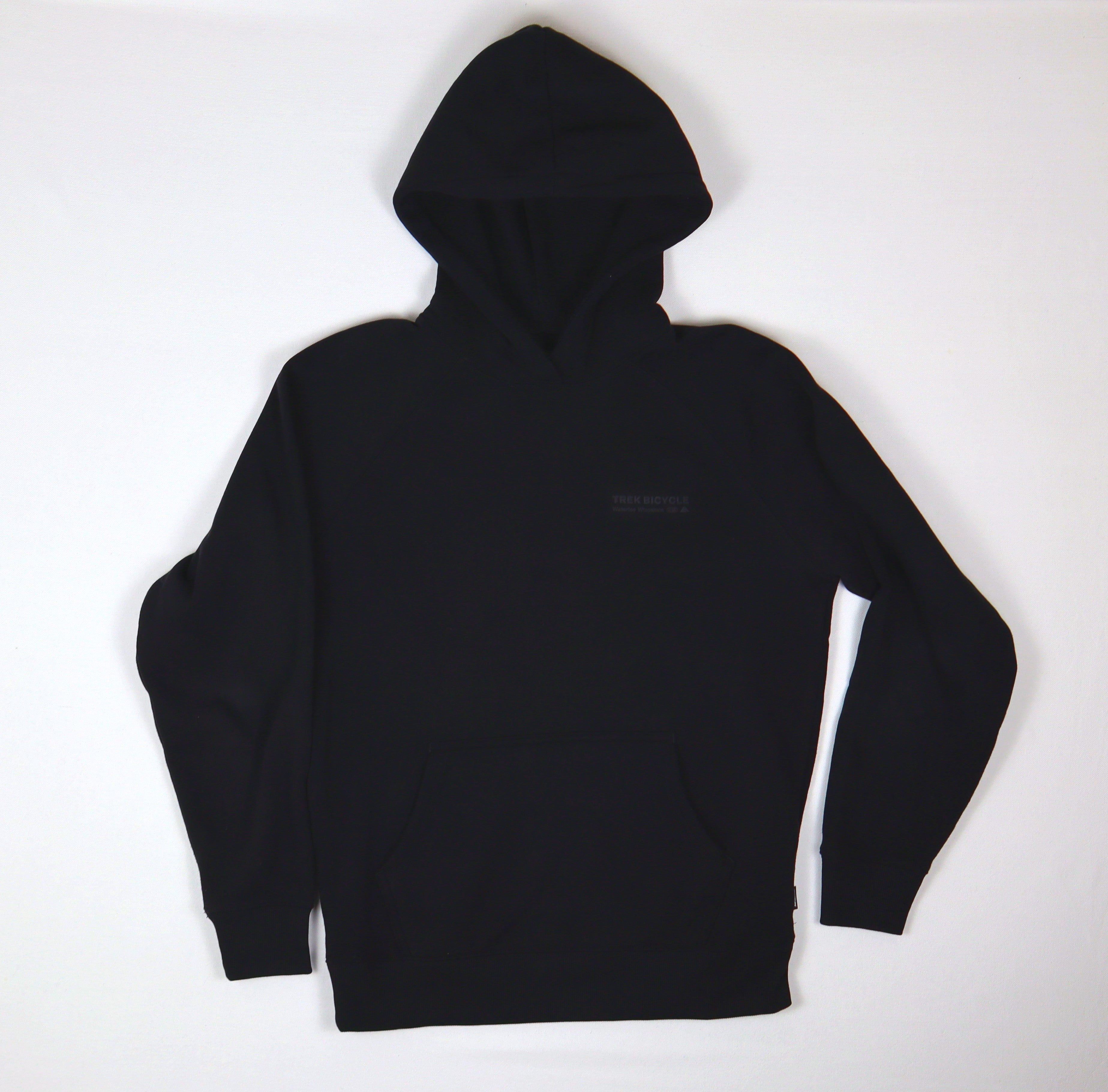 Trek Bicycle hoodie zwart met subtiel logo op de borst detail