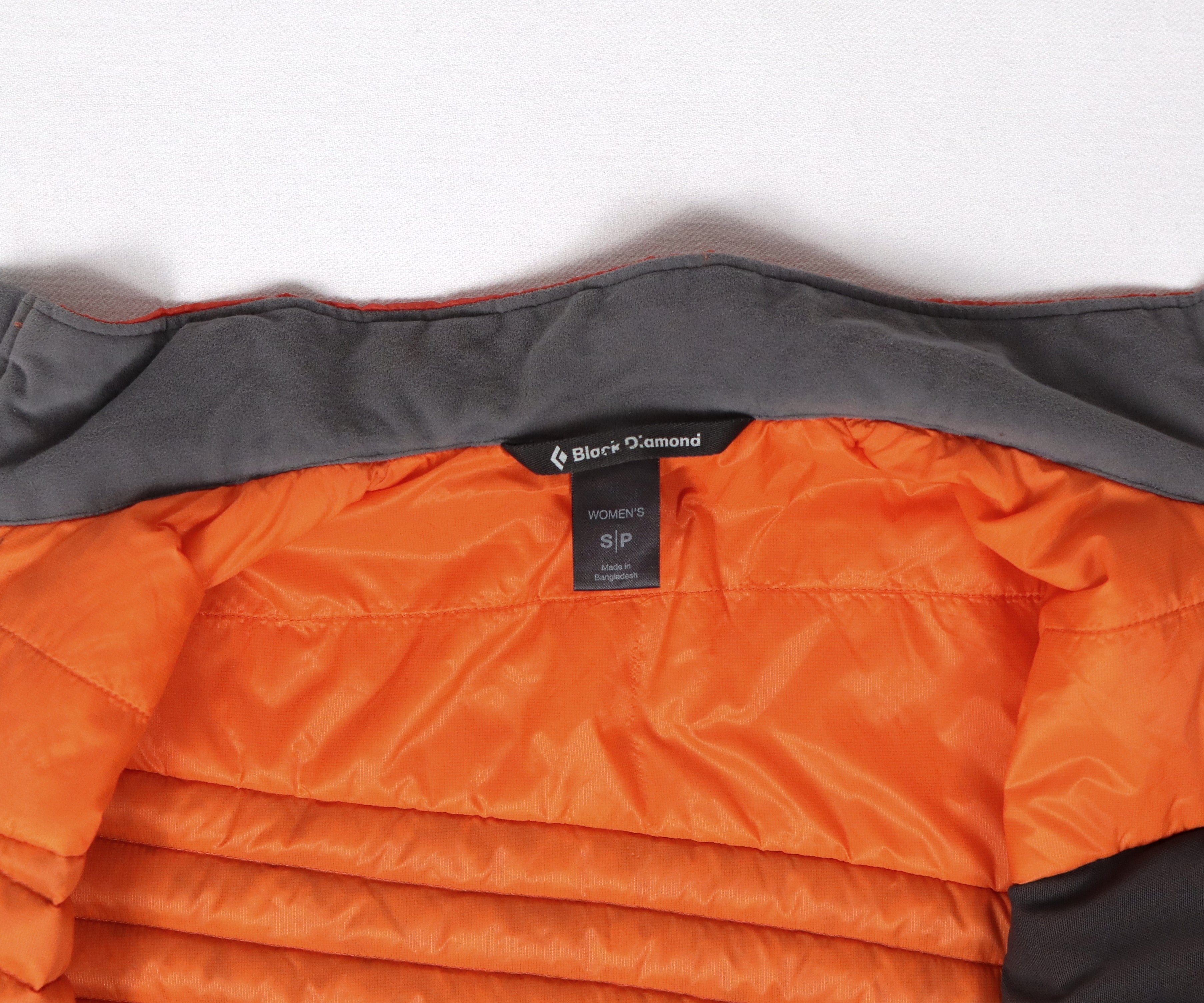 Black Diamond dames jas maat S P label detail