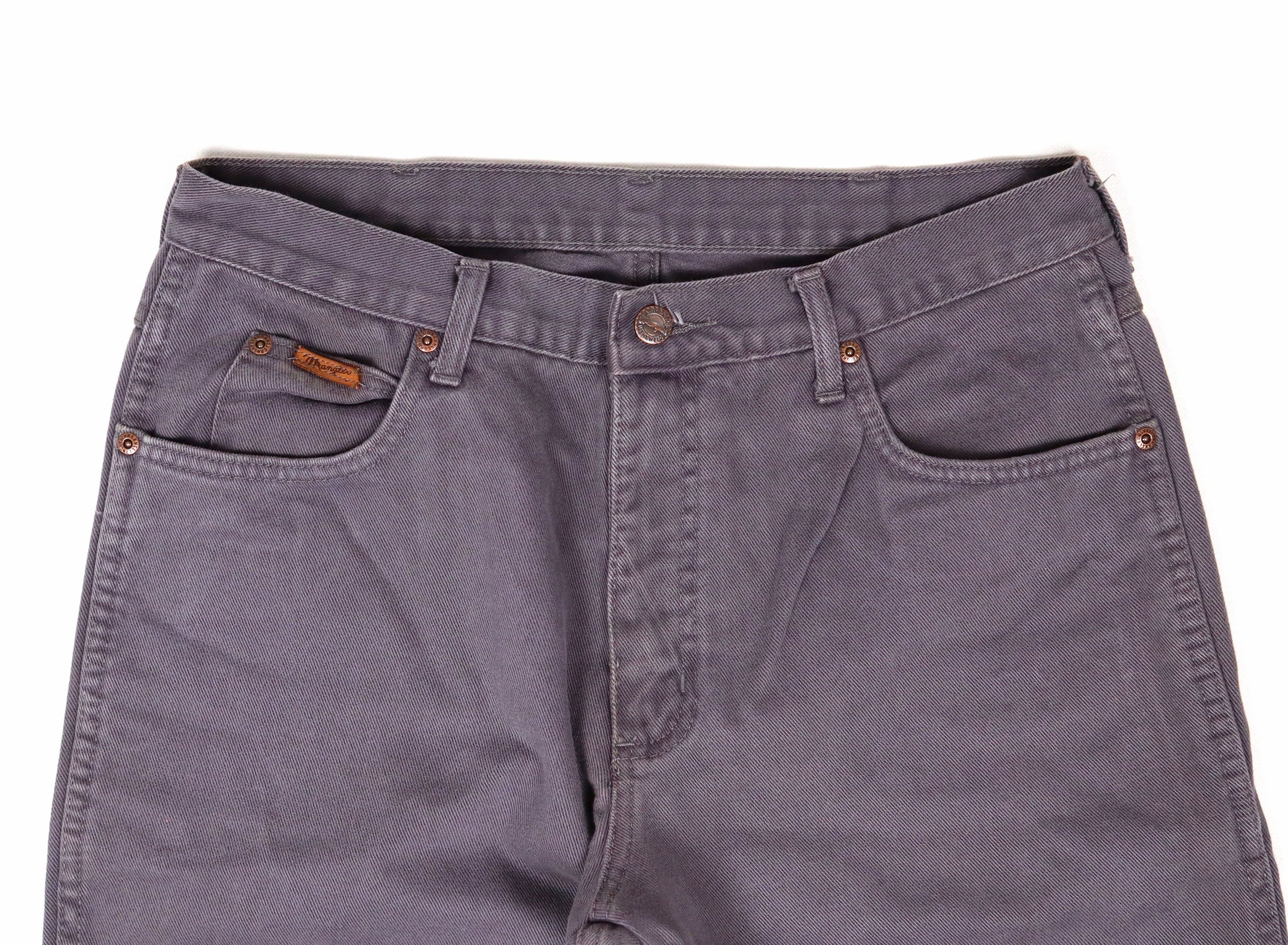 Wrangler grijze herenbroek detail van taille en voorzijde