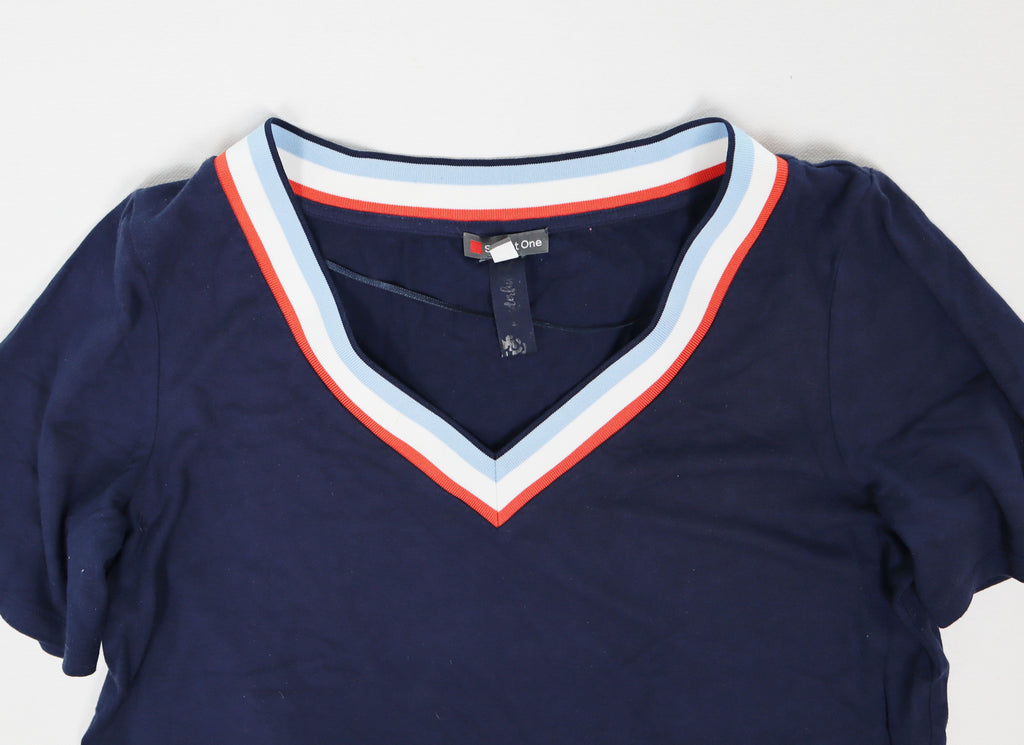 Donkerblauw shirt met V-hals en gestreepte boord maat 38
