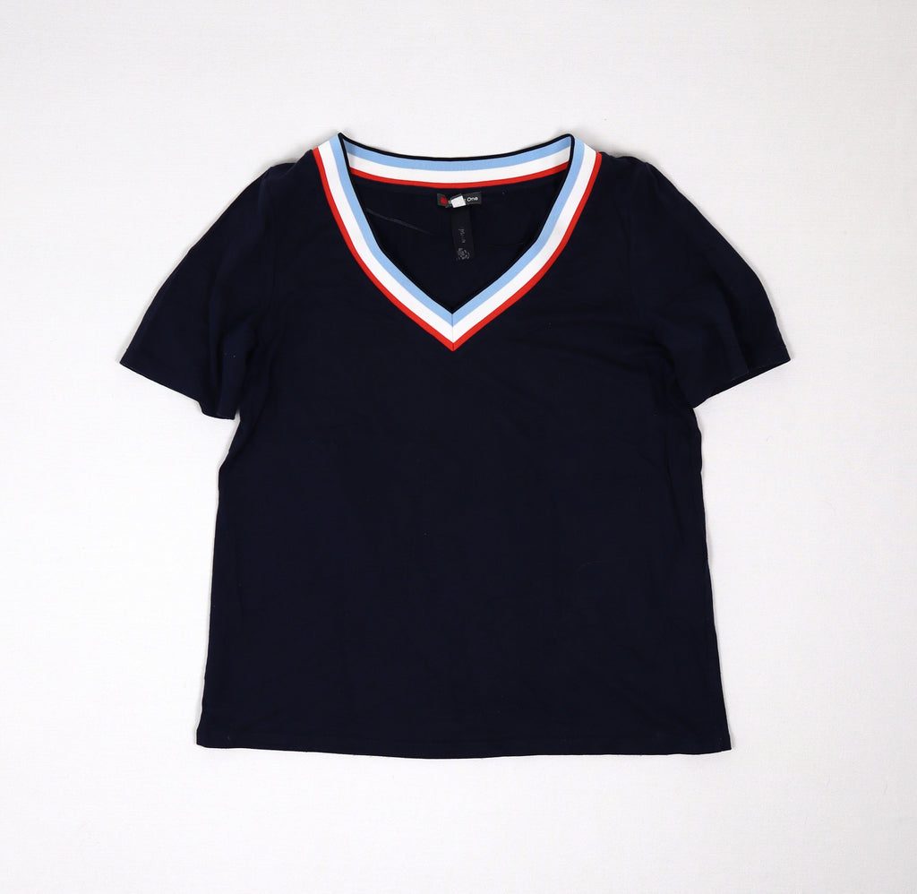 Donkerblauw shirt met V-hals en gestreepte boord maat 38