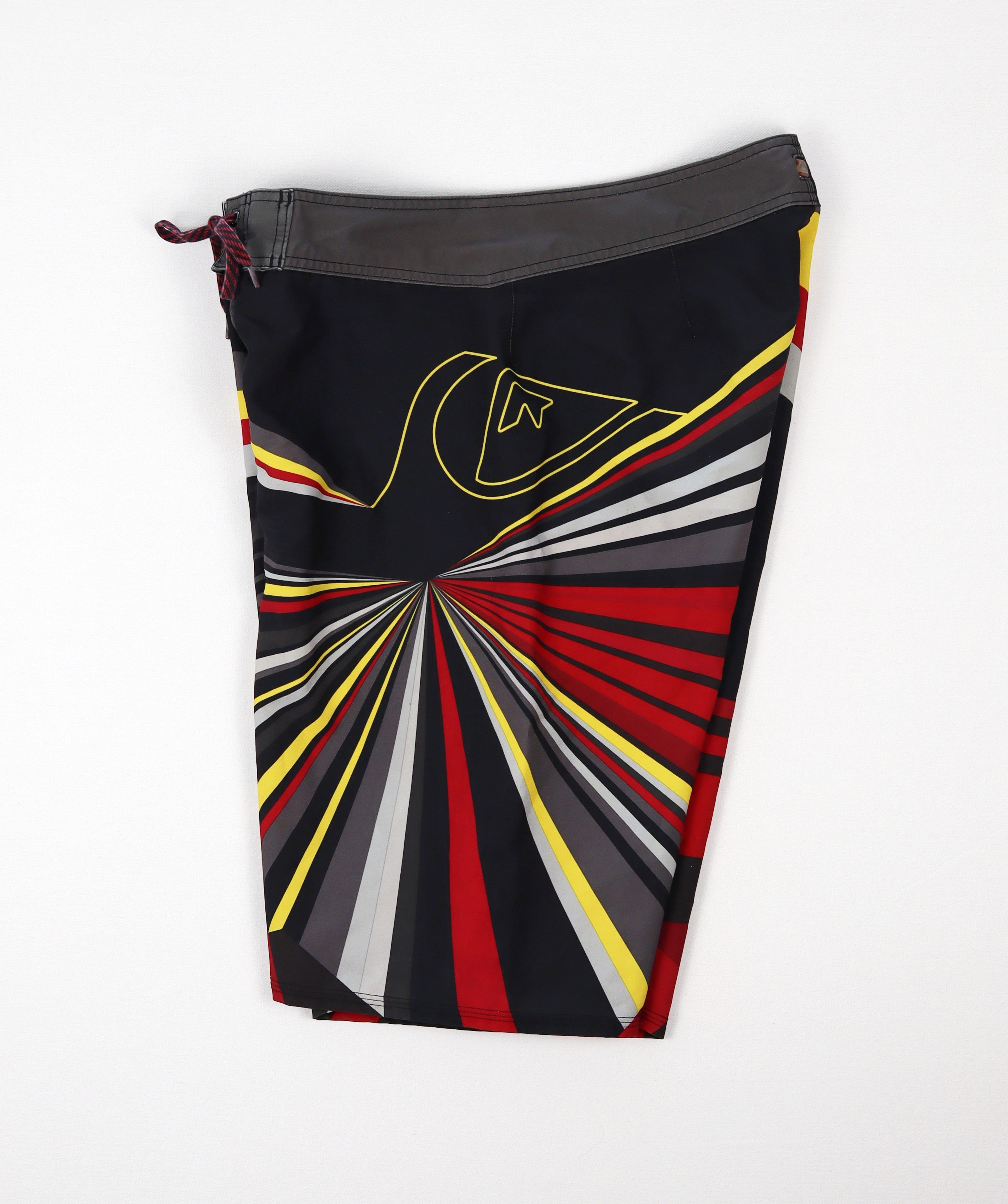 Quiksilver zwemshort heren maat 32 zwart rood geel grijs wit achterkant
