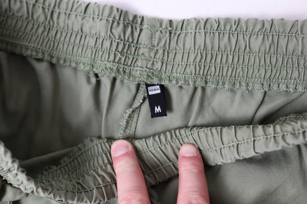 HEMA maatlabel M in groene damesbroek